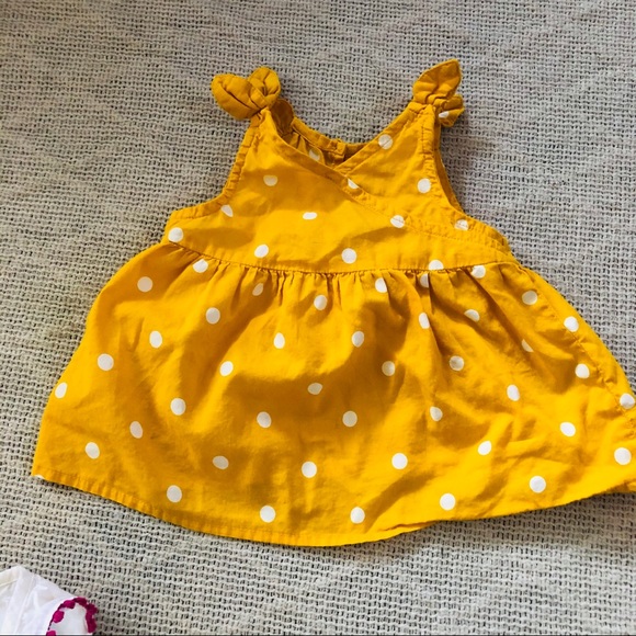 Sleeveless blouse bundle - Picture 6 of 7